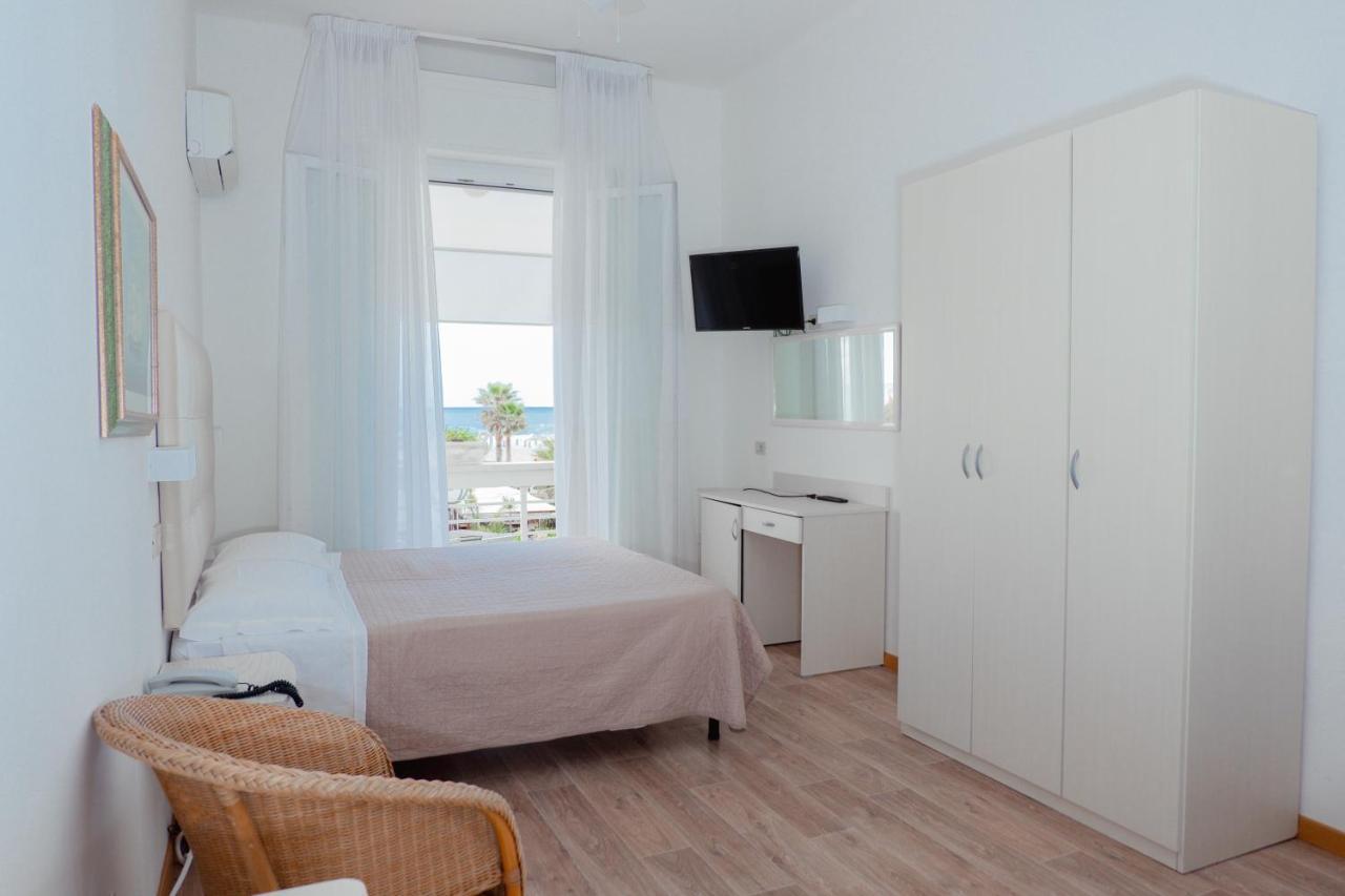 Hotel Lungomare Cattolica Exteriör bild