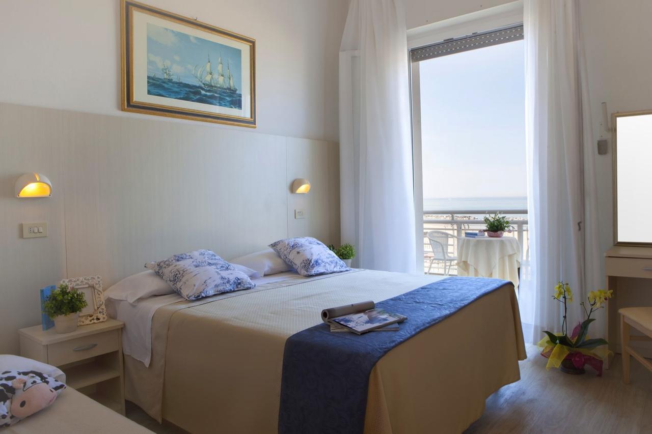 Hotel Lungomare Cattolica Exteriör bild