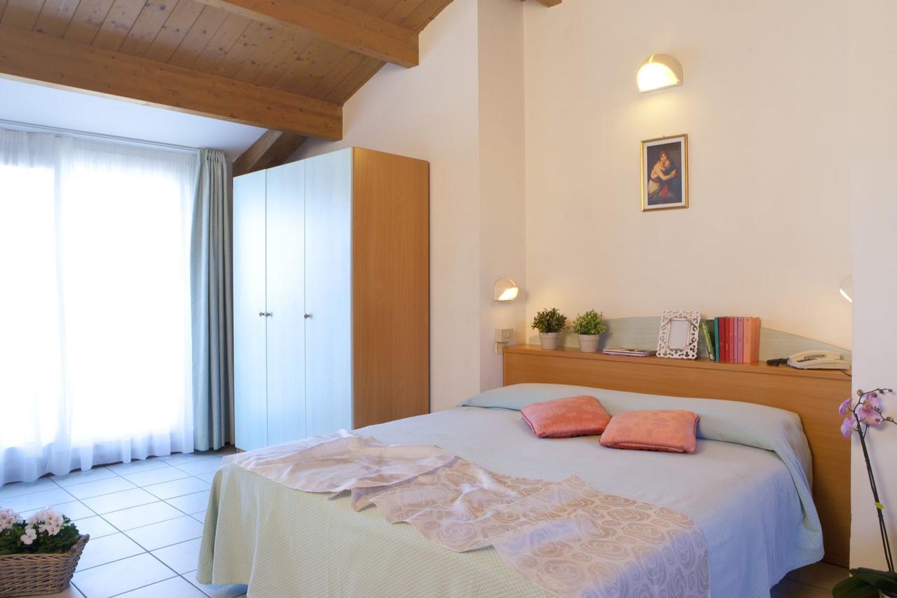 Hotel Lungomare Cattolica Exteriör bild