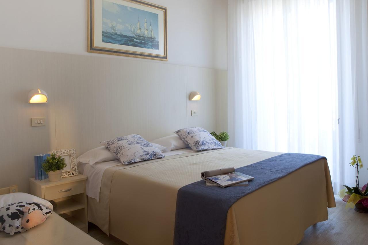 Hotel Lungomare Cattolica Exteriör bild