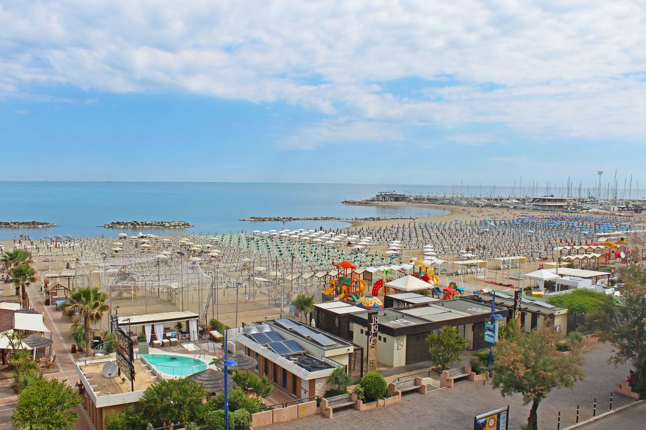 Hotel Lungomare Cattolica Exteriör bild