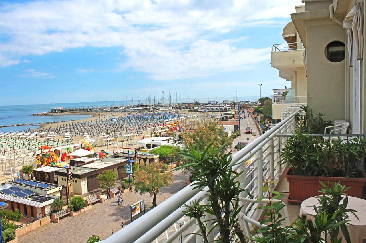 Hotel Lungomare Cattolica Exteriör bild